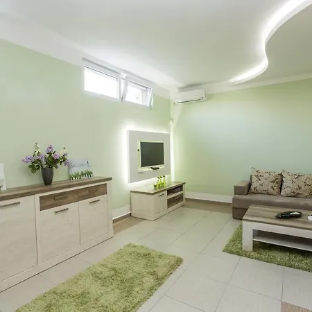 Apartment Aleksandra *