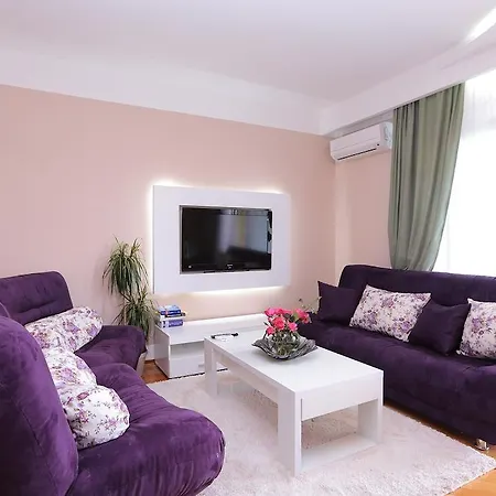 Aleksandra Appartement *