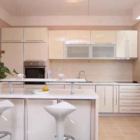 Aleksandra Apartment